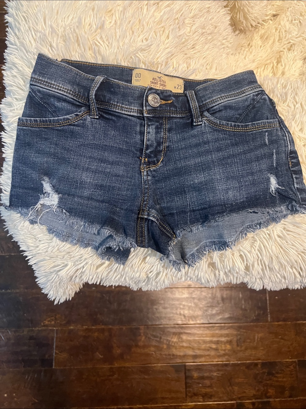 Hollister Short-Short Low Rise Distressed Denim Shorts Size 00 W23